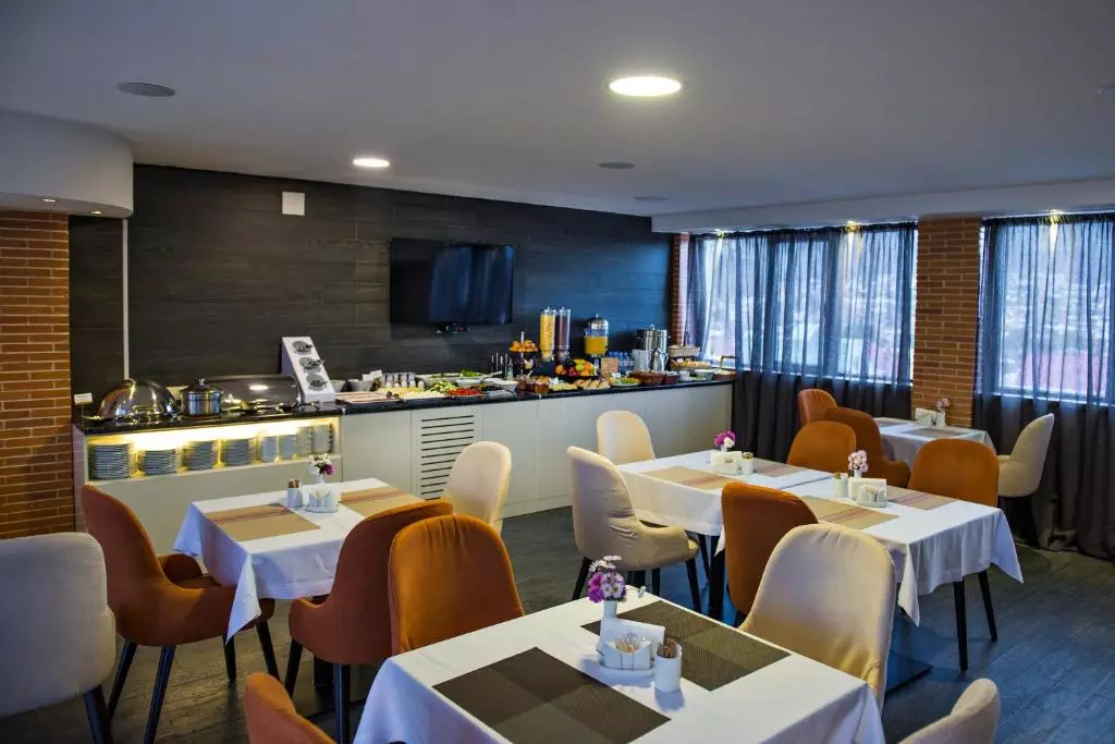 RESTAURANT RESTAURANT